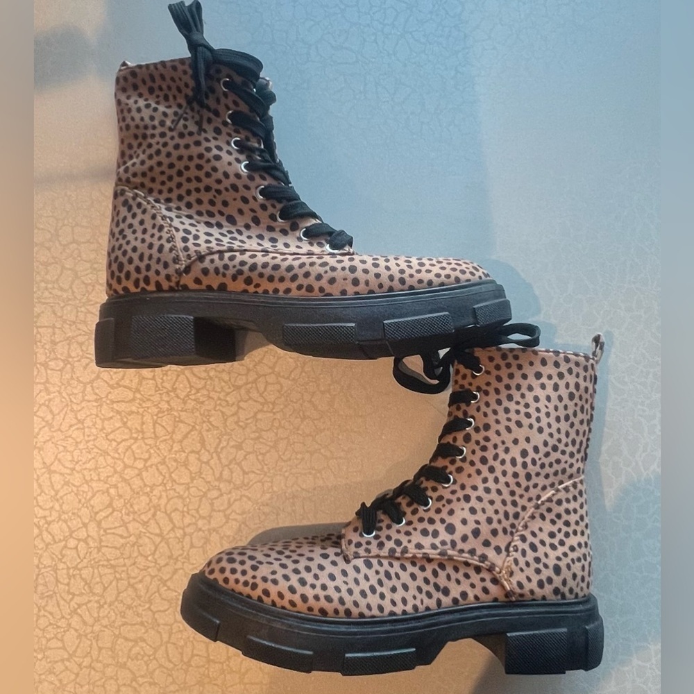 olivia-miller | ladies cheetah print lug boots. Size: 8 - Picture 10 of 14